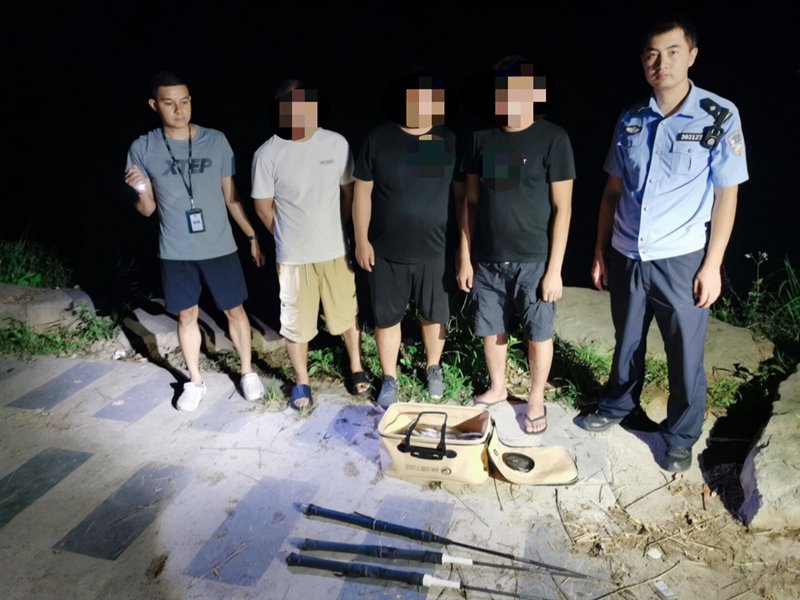 深夜电鱼难逃法眼21.jpg
