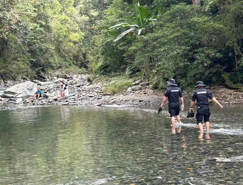 深山“警”色 41.jpg