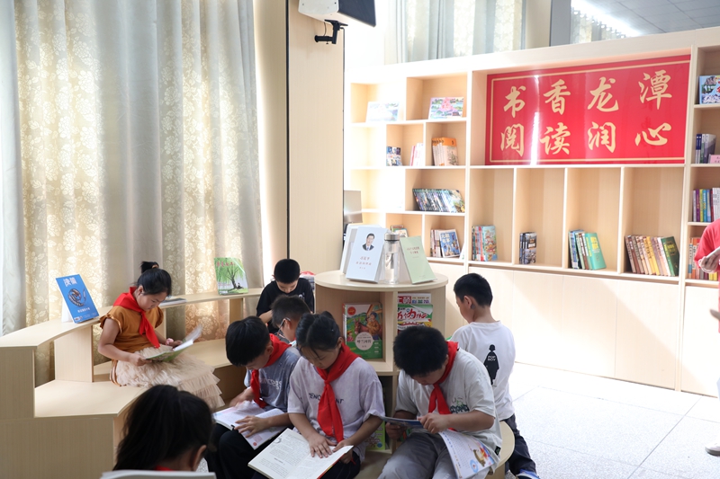 孩子们的午后阅读时光.jpg