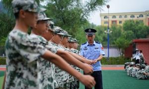 深入辖区校园 上好开学第一课