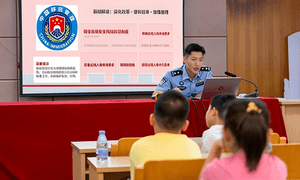 新规施行在即！宁波边检站把国门普法课搬进社区，为中小学生趣味解读出入境新规