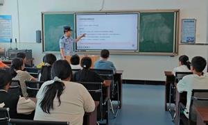“警”彩开学第一课 安全知识送校园
